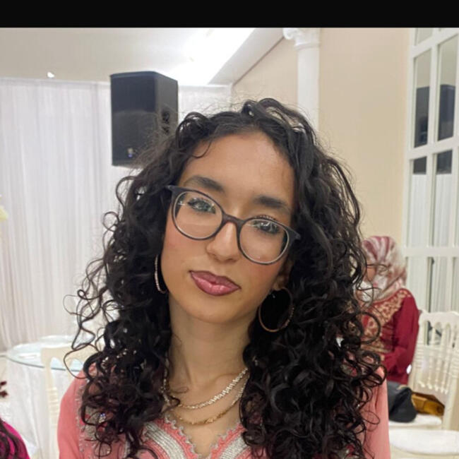 Babysitter in Aartselaar: Amina