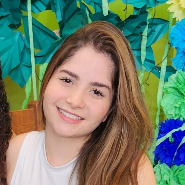 Babysitter in Contagem: Julia