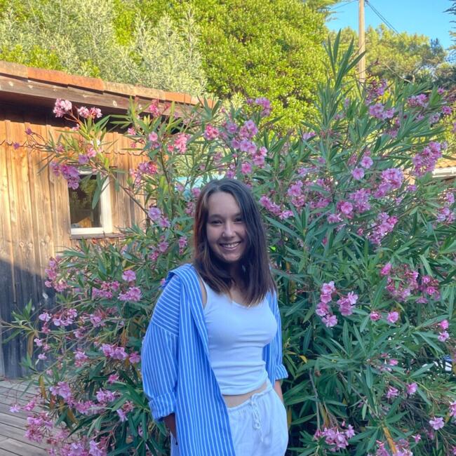 Babysitter in Lège-Cap-Ferret: Maud