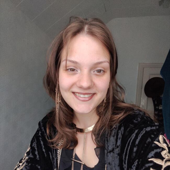 Babysitter in Hull: Borbala