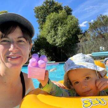 Δουλειά για babysitter στην περιοχή Αθήνα: δουλειά φύλαξης παιδιών NINA