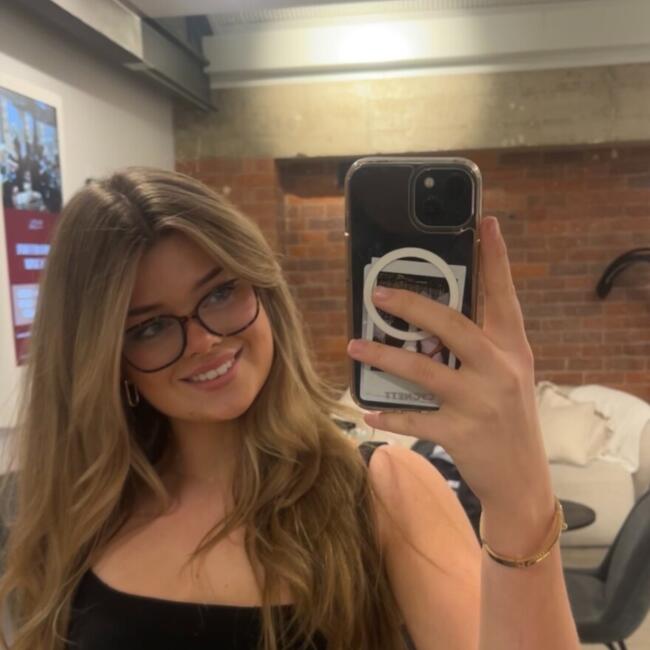 Babysitter in Brisbane: Holly