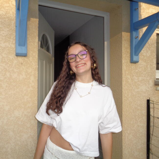 Babysitter in Montélier: Nelly