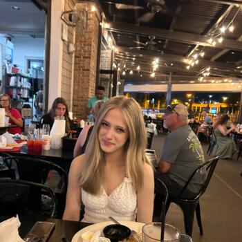 Babysitter in Arlington (Washington): Avery