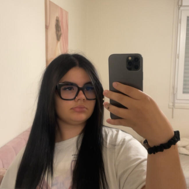 Babysitter in Fleury-les-Aubrais: Sara