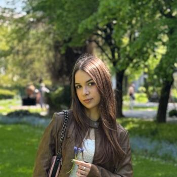 Babysitter στην περιοχή Βουκουρέστι: Denisa