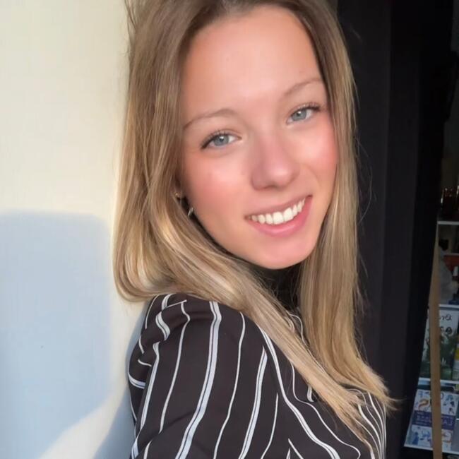 Babysitter in Saint-Laurent-de-Terregatte: Erine