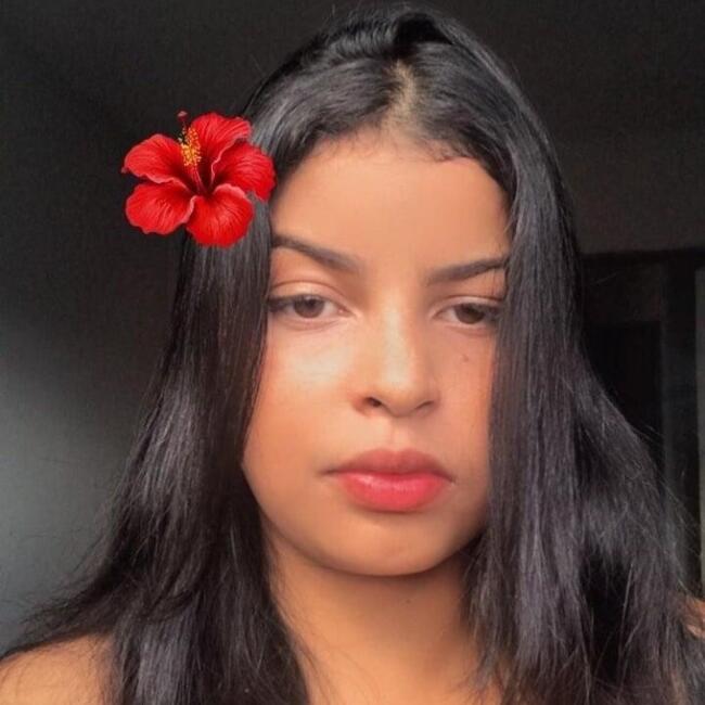 Babysitter in Santo Antônio do Descoberto: Maria