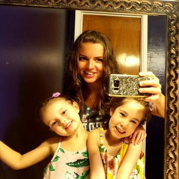 Babysitter Devon Meadows: Ola