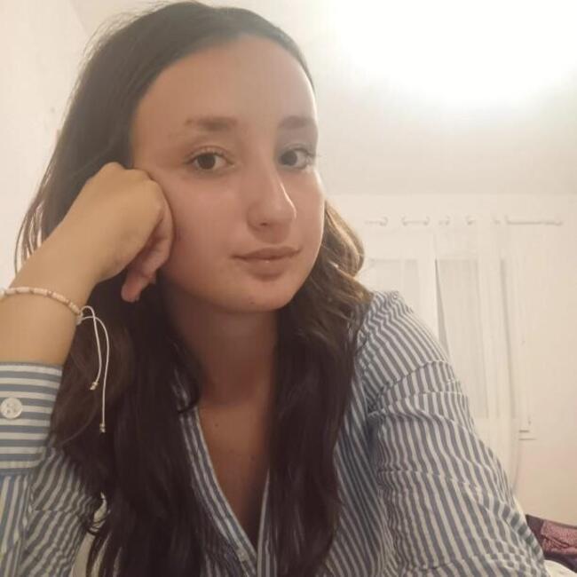 Babysitter in Alissas: Mathilde