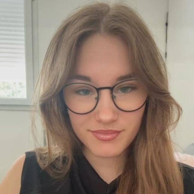 Babysitter in Moncel-sur-Seille: Maeline