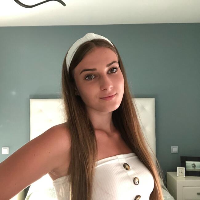 Babysitter in Cedillo del Condado: Valeria