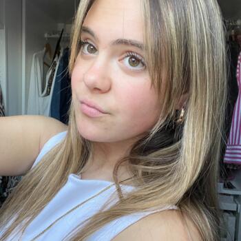 Babysitter in Honfleur: Julia