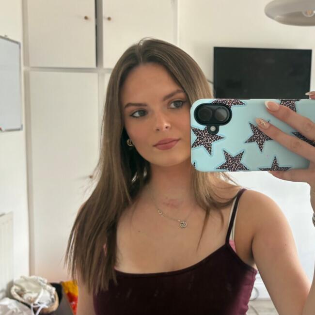Babysitter in Watford: Hollie