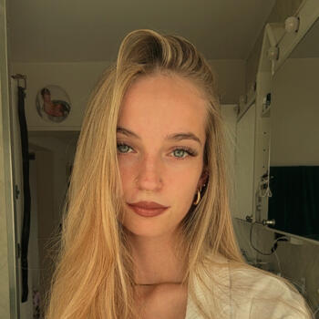 Babysitter in Herrliberg: Nadine