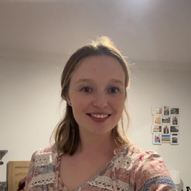 Babysitter in Albury: Amy