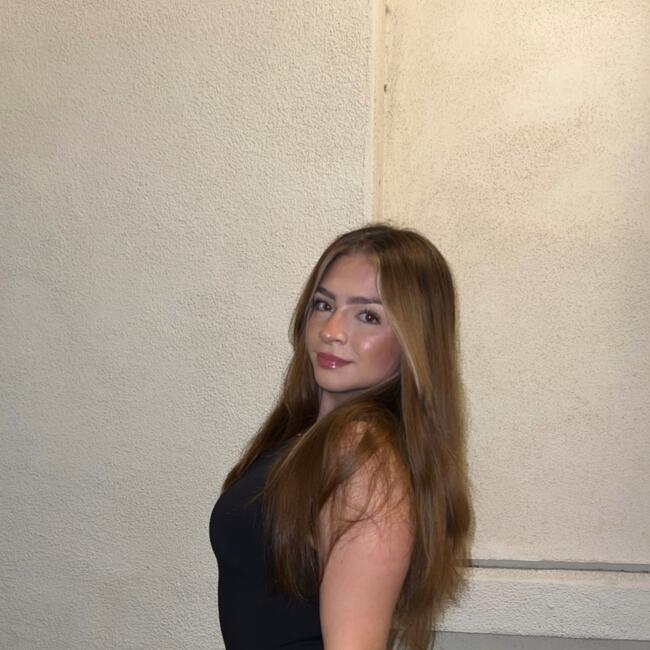 Babysitter in Simi Valley: Isabella S