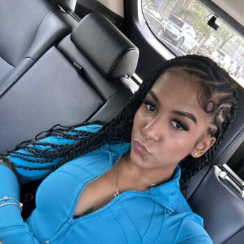 Babysitter in Borough of Queens: Alyssa