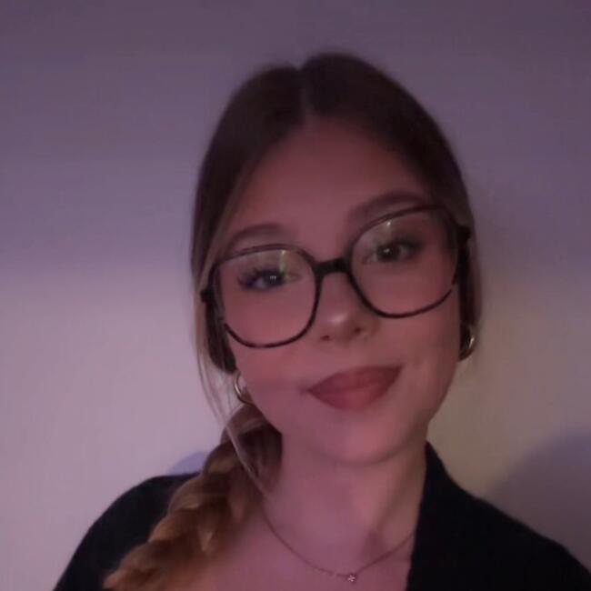 Babysitter in Narbonne: Lenna