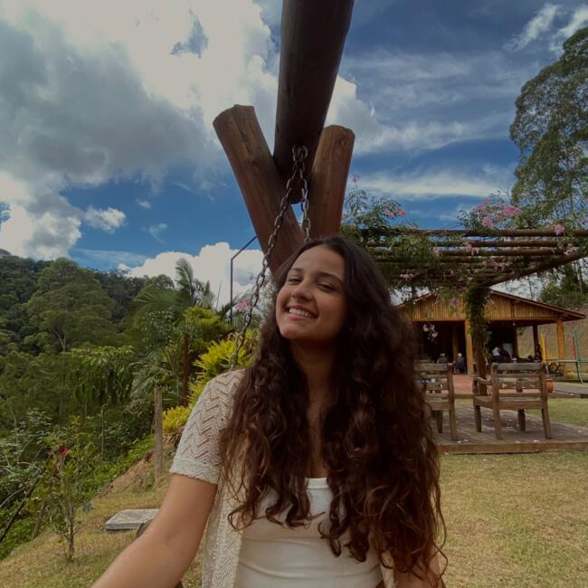 Babysitter in Vila Velha: Loren