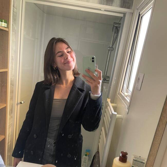 Babysitter in Val-de-Reuil: Janna