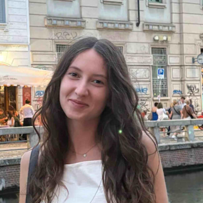 Babysitter in Venasque: Lise