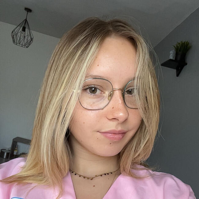Babysitter in Vesoul: Lily