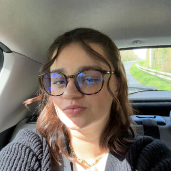 Babysitter in Saint-Maixent-sur-Vie: Sarah