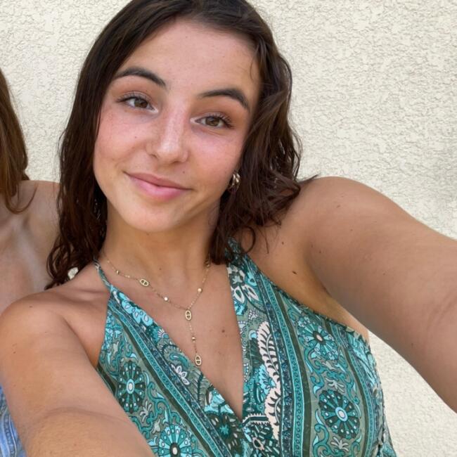 Babysitter in Frontonas: Eva