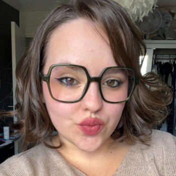 Babysitter Saint-Romain-le-Puy: Laura