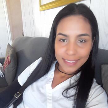 Niñera Bayamón: Genesis Medina