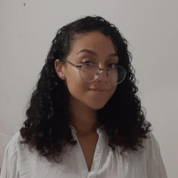 Babysitting job in Praia Grande: babysitting job Lavynia