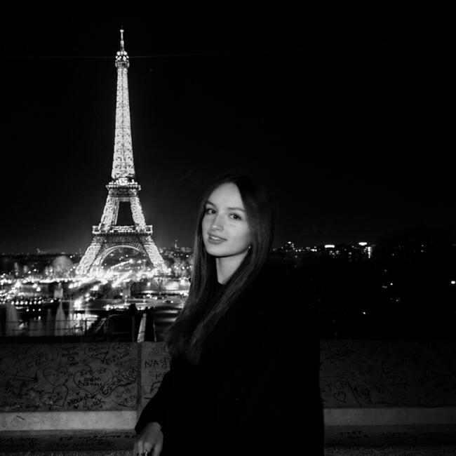 Babysitter in Paris: Jade