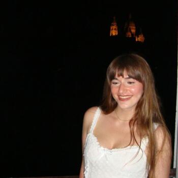 Babysitter in Paris: Giulia
