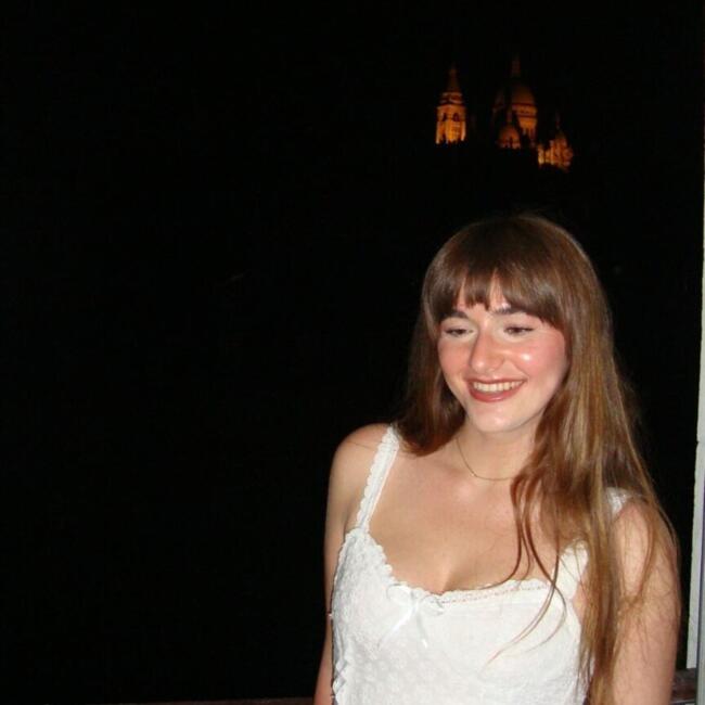 Babysitter in Paris: Giulia