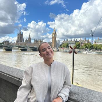 Babysitter in Ganshoren: Carolina