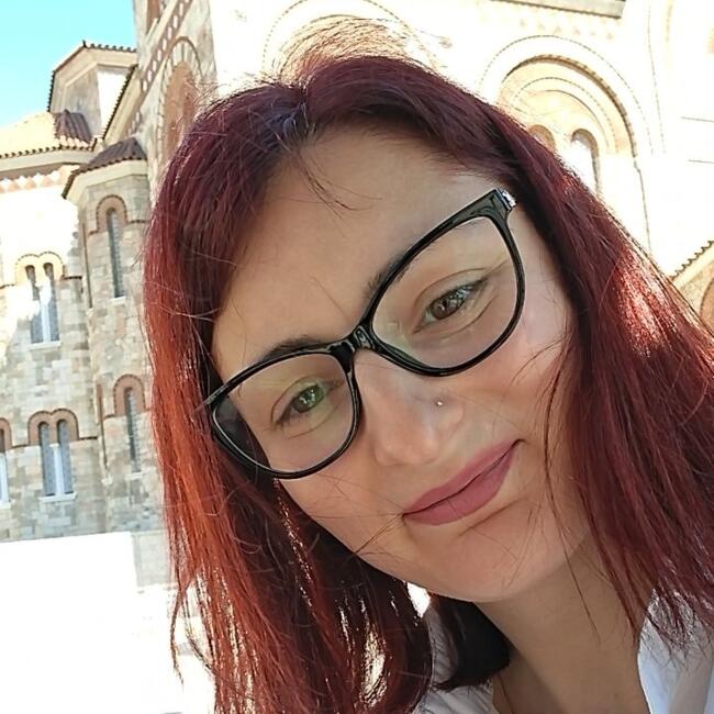 Δουλειά για babysitter στην περιοχή Πειραιάς: Stenia