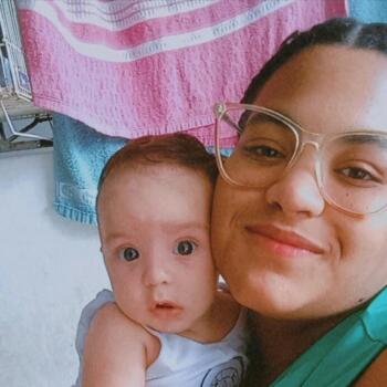 Emprego de babá em Brasília: emprego de babá Samylla