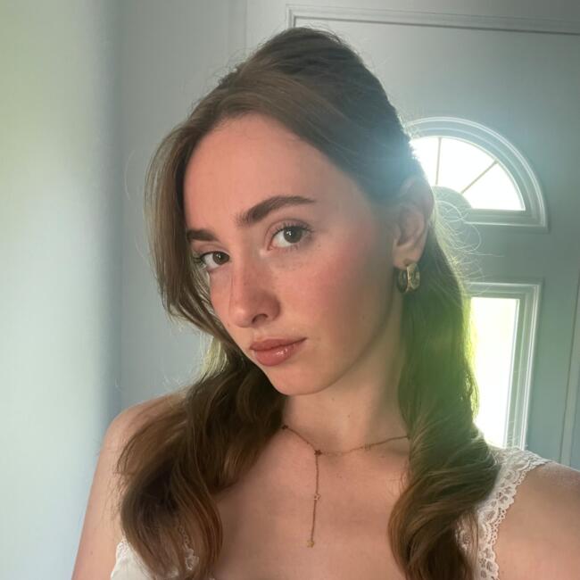 Babysitter in La Rochelle: Marine