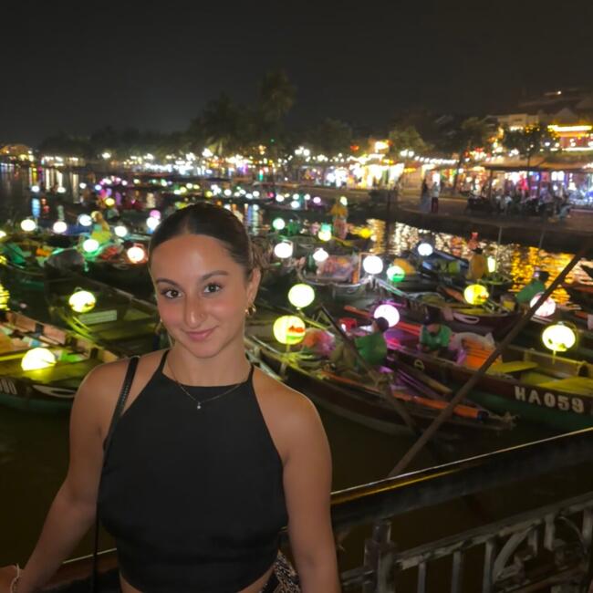 Babysitter in Luton: Divashya