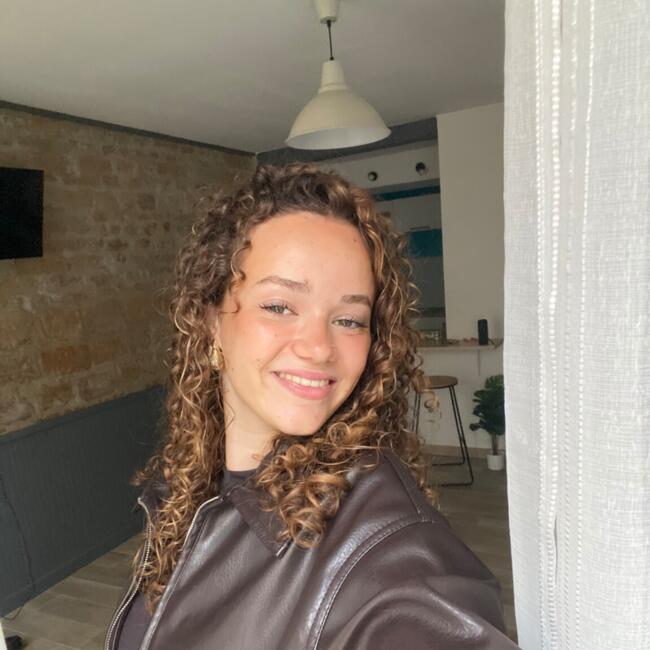 Babysitter in Caen: Zoé