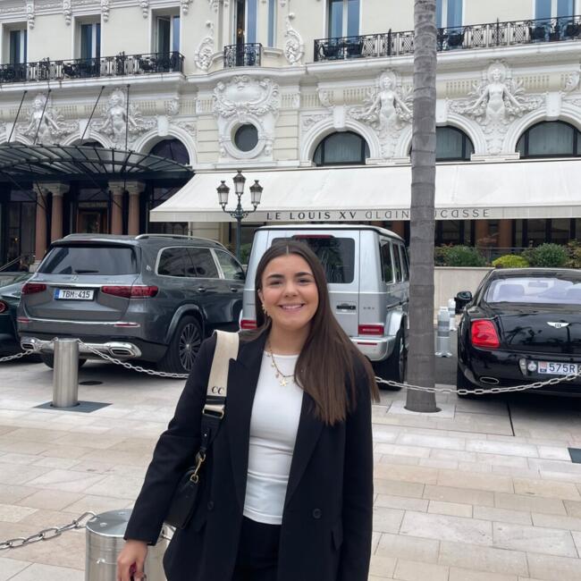 Babysitter in Villemolaque: Ambre