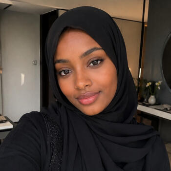 مربية أطفال اَلرِّفَاع: هاجر