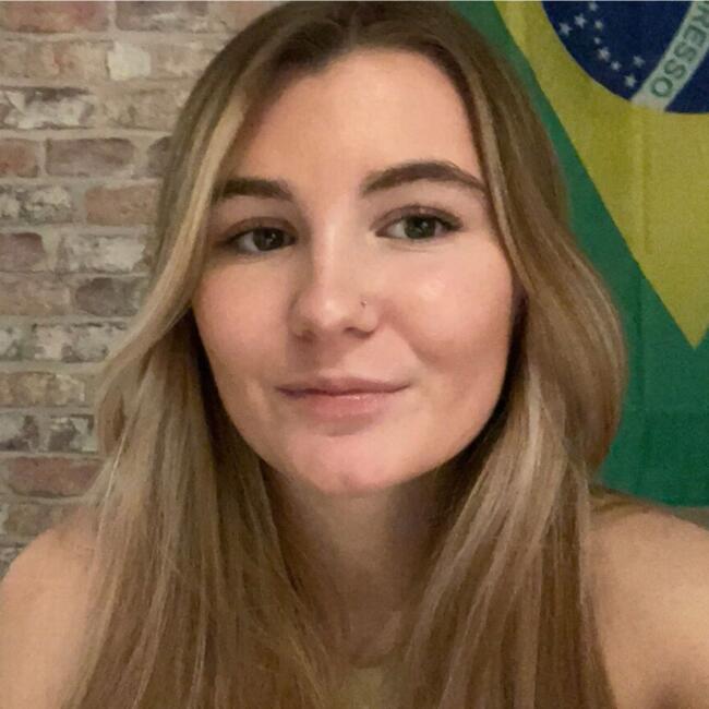 Babysitter in Newcastle-under-Lyme: Lily