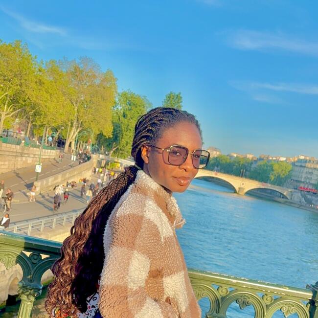 Babysitter in Versailles: Faith