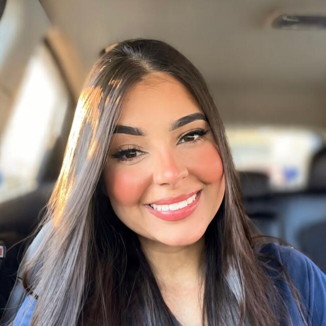 Babá em Brasília: Larissa