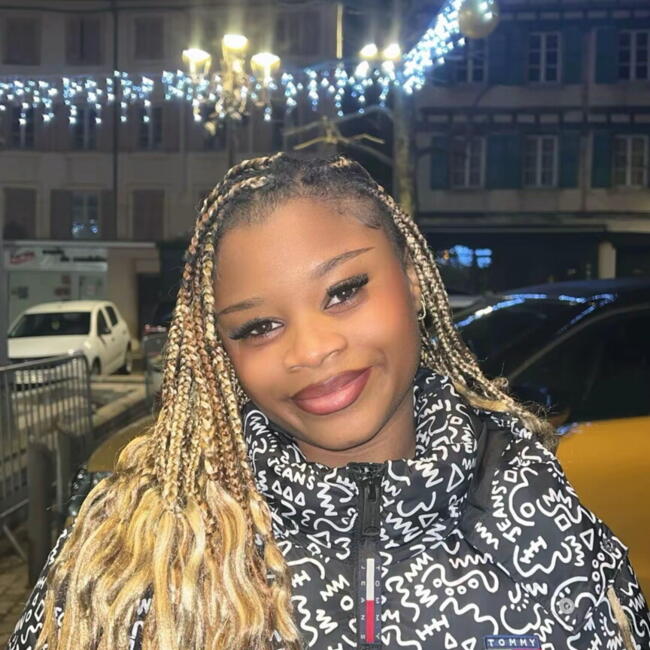 Babysitter in Juvignac: Joyce