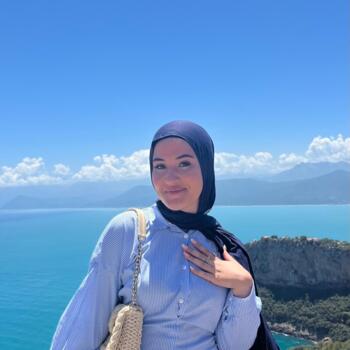Babysitter in Algiers: Nesrine
