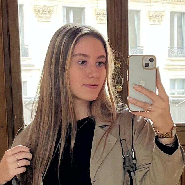 Babysitter in Magny-le-Hongre: Lou