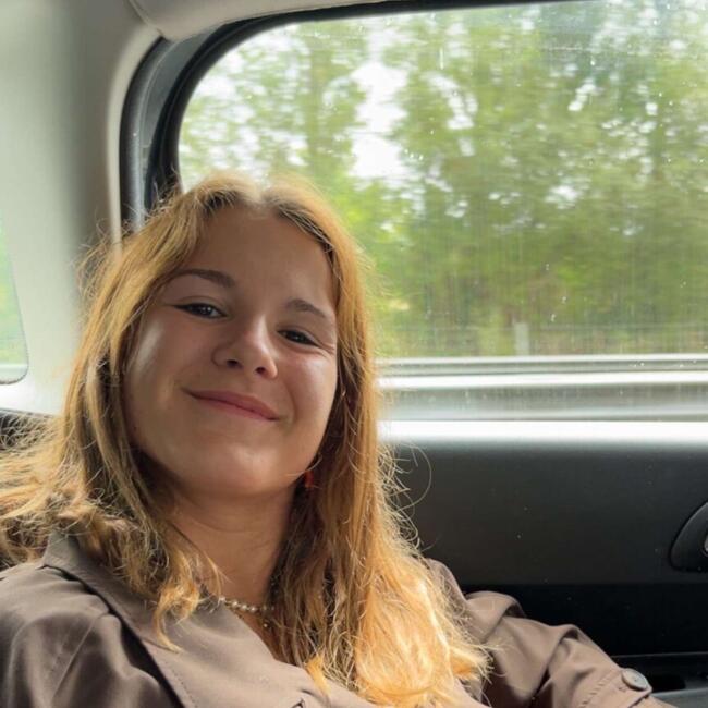 Babysitter in Anglet: Julie